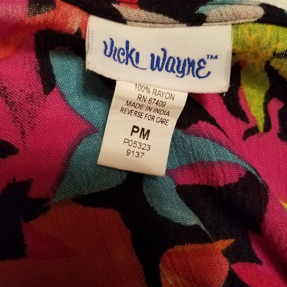 Vicki Wayne Floral Blouse 100% Rayon - Picture 8 of 11